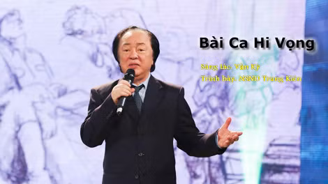 Gần 80 tuổi, NSND Trung Kiên vẫn miệt mài với công việc giảng dạy tại Học viện Âm nhạc Quốc gia Việt Nam.