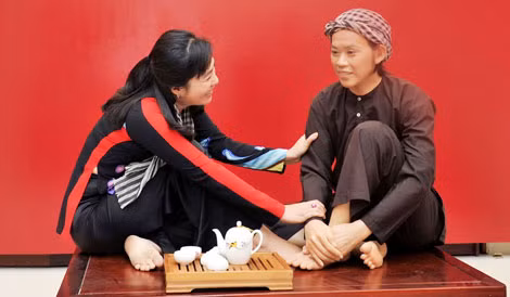 Bên tượng sáp danh hài Hoài Linh (ảnh nghệ nhân cung cấp).