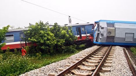 Tai nạn đường sắt thảm khốc ở Nam Định