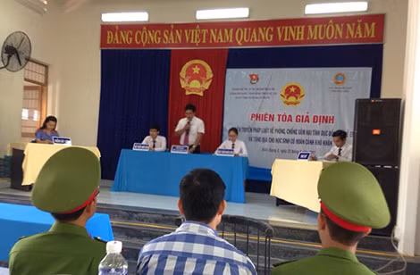 Tổ chức phiên tòa giả định tại xã Xuân Quang 3, huyện Đồng Xuân.