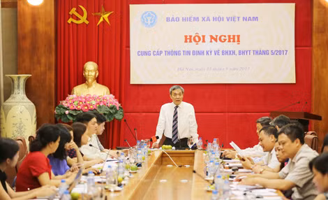 Ông Phạm Lương Sơn, Phó Tổng Giám đốc Bảo hiểm xã hội Việt Nam phát biểu tại hội nghị.