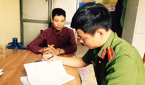 Đối tượng Tuấn tại cơ quan điều tra Công an tỉnh Hưng Yên.