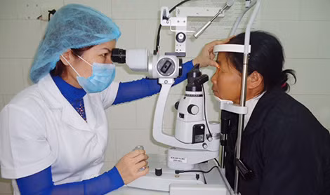 Người dân đóng bảo hiểm được hưởng nhiều quyền lợi khi khám, chữa bệnh.
