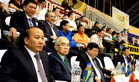 Quý vị đại biểu theo dõi trận khai mạc giữa đội tuyển futsal Việt Nam và Philippines. Quý vị đại biểu theo dõi trận khai mạc giữa đội tuyển futsal Việt Nam và Philippines.
