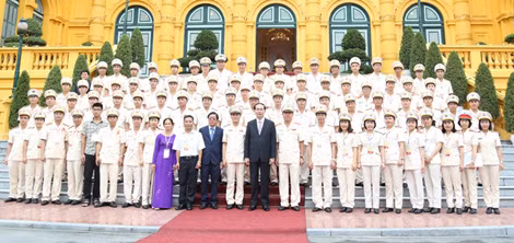 Chủ tịch nước Trần Đại Quang và các đại biểu tại buổi gặp mặt.