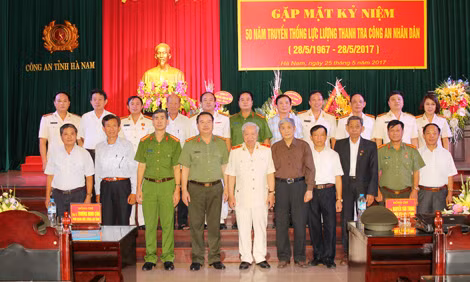 Thiếu tướng, AHLLVT Phan Văn Lai và các đại biểu tại Lễ Gặp mặt kỷ niệm 50 năm ngày truyền thống Thanh tra CAND.
