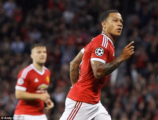 Tân binh Memphis Depay đã chứng tỏ mình xứng đáng với bản hợp đồng 31 triệu Bảng (Ảnh Dailymail).
