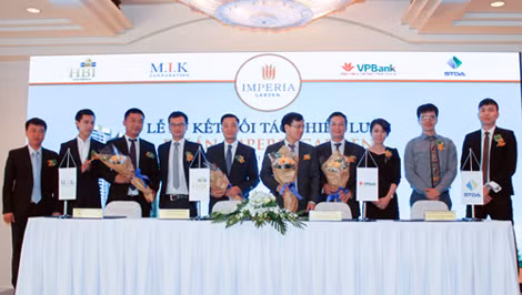 Lễ ký kết hợp tác chiến lược với các đối tác trong việc phát triển dự án.