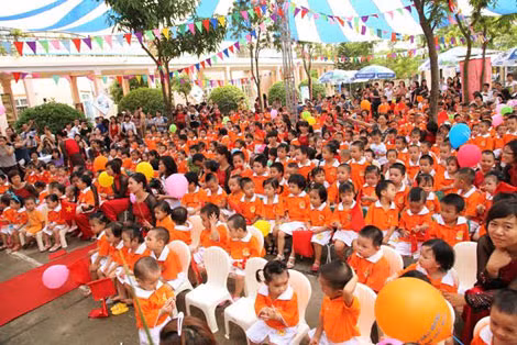 Nỗi lo gánh nặng “tiền trường” lại đến mỗi dịp đầu năm học của nhiều phụ huynh.