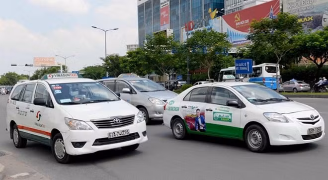 Số điện thoại tổng đài đặt xe của hãng Taxi Mai Linh là 1055 và hãng Taxi Vinasun là 02838 27 27 27. (Ảnh minh họa).