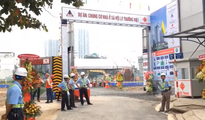 Một số trang web đăng cả hình ảnh và video lễ khởi công dự án này để quảng cáo rao bán.