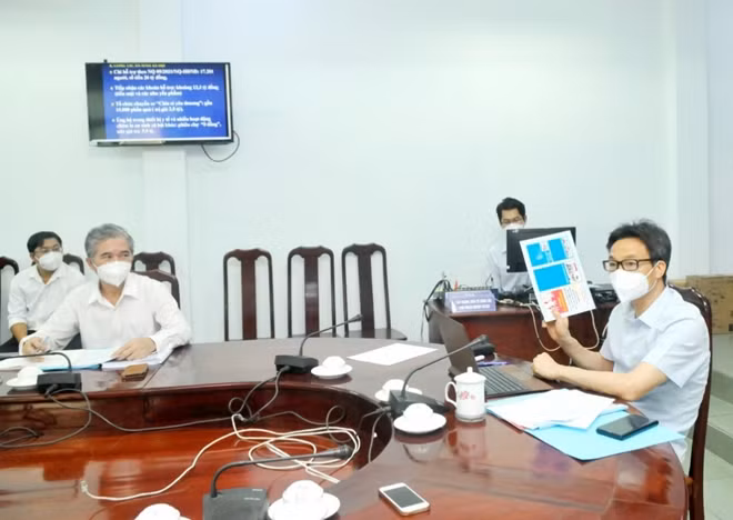 Phó Thủ tướng Vũ Đức Đam chỉ đạo tại cuộc họp.