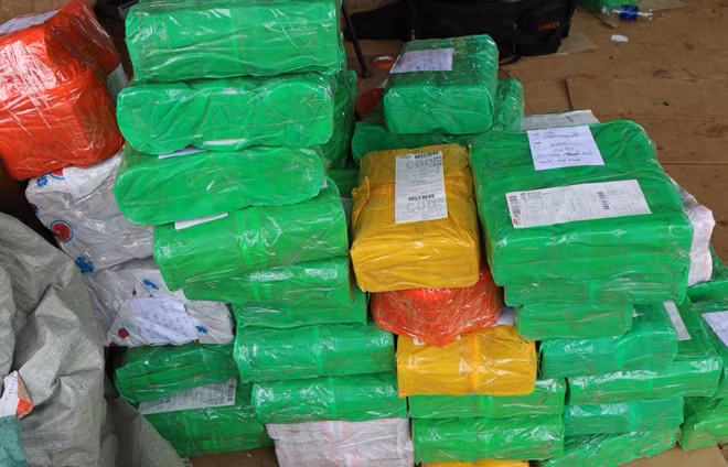 Sản phẩm điều kém chất lượng đã đóng gói chuẩn bị giao cho người mua khắp cả nước.