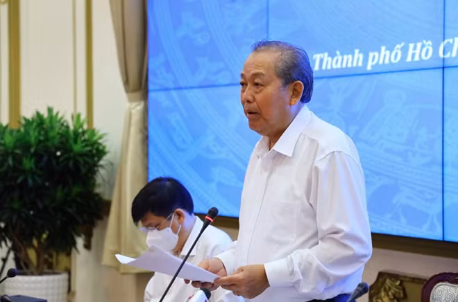 Phó Thủ tướng Thường trực Trương Hòa Bình phát biểu chỉ đạo tại cuộc họp.