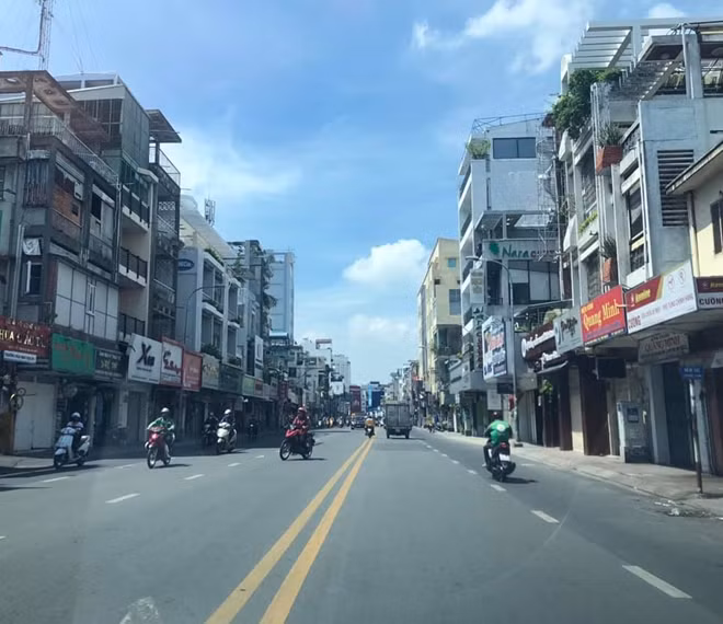 Các trường hợp đi lại trong phạm vi TP Hồ Chí Minh do nhu cầu thật sự cần thiết không cần giấy xét nghiệm SARS-CoV-2.