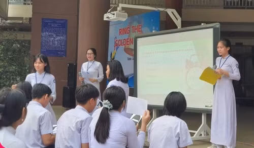 Học sinh, sinh viên tại Bình Dương bắt đầu nghỉ học từ ngày 1/2 đến hết ngày 16/2/2021 để phòng chống COVID-19. Học sinh, sinh viên tại Bình Dương bắt đầu nghỉ học từ ngày 1/2 đến hết ngày 16/2/2021 để phòng chống COVID-19.