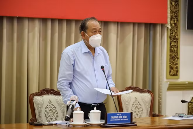 Phó Thủ tướng Thường trực Trương Hòa Bình phát biểu chỉ đạo tại cuộc họp.