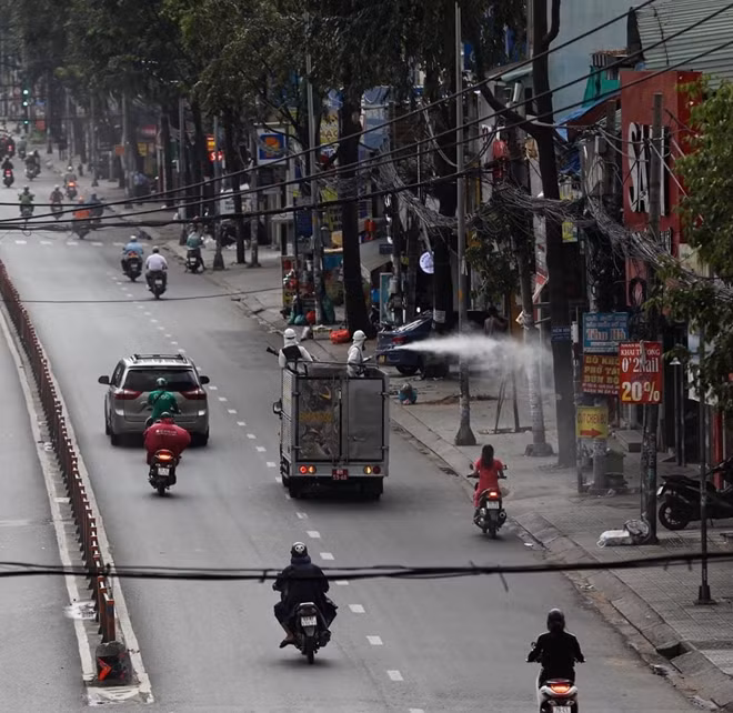 Đề xuất giãn cách xã hội thêm 15 ngày để dập dịch.