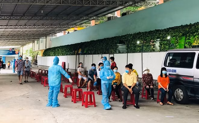 Việc khai báo y tế điện tử để tạo điều kiện thuận lợi, tiết kiệm thời gian cho người dân.