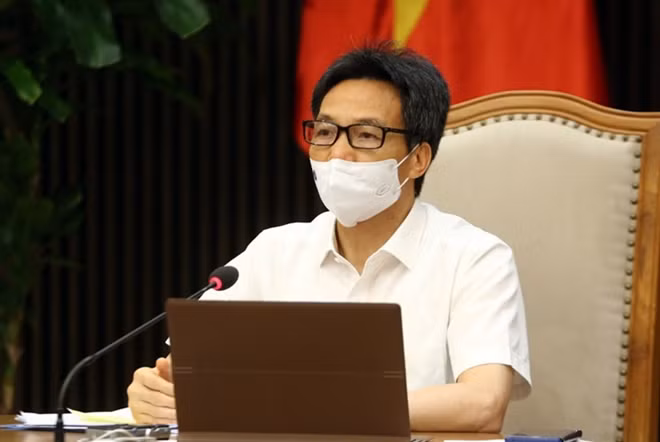 Phó Thủ tướng Chính phủ Vũ Đức Đam chỉ đạo tại cuộc họp.