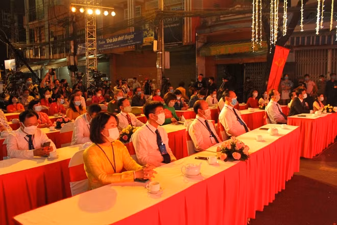 Đại biểu dự lễ khai mạc.