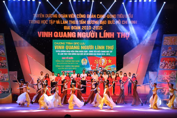Tiết mục văn nghệ chào mừng.