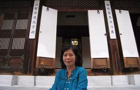 Giáo sư Lê Thị Quý trong một chuyến công tác tại Hàn Quốc (2015).