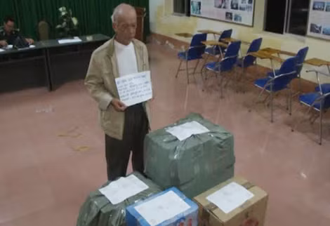 Đối tượng Lâm cùng tang vật.