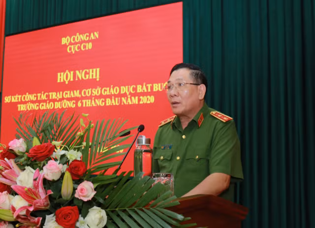 Trung tướng Hồ Thanh Đình, Cục trưởng Cục Cảnh sát QLTG, CSGDBB, TGD phát biểu tại Hội nghị