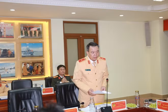Lãnh đạo Cục CSGT báo cáo các phương án bảo đảm TTATGT.