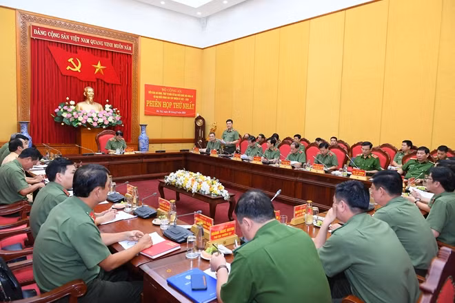 Các đại biểu tại phiên họp