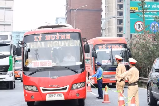 Bảo đảm phục vụ nhu cầu đi lại của nhân dân và trật tự ATGT trong dịp nghỉ lễ ảnh 2