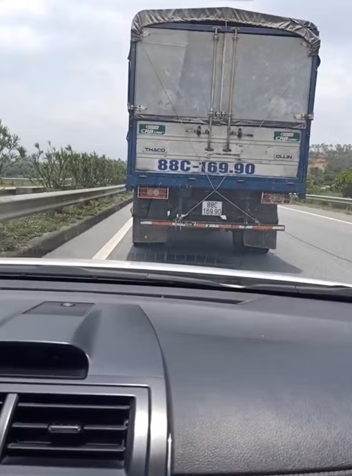 Xử phạt lái xe không nhường đường cho xe ưu tiên 