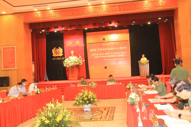 Các đại biểu tại Hội thảo