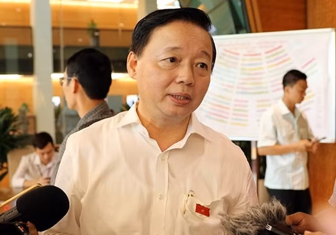Bộ trưởng Bộ Tài nguyên và Môi trường Trần Hồng Hà trả lời báo chí