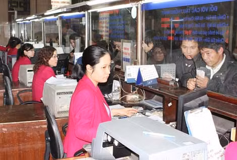 Hành khách nên mua vé của nhà ga để tránh bị “cò” lợi dụng.