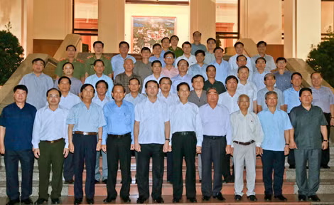 Thủ tướng Chính phủ Nguyễn Tấn Dũng; Thường trực Ban Bí thư Đại tướng Lê Hồng Anh; Bộ trưởng Bộ Công an Đại tướng Trần Đại Quang với các đại biểu tại buổi gặp mặt. Thủ tướng Chính phủ Nguyễn Tấn Dũng; Thường trực Ban Bí thư Đại tướng Lê Hồng Anh; Bộ trưởng Bộ Công an Đại tướng Trần Đại Quang với các đại biểu tại buổi gặp mặt.