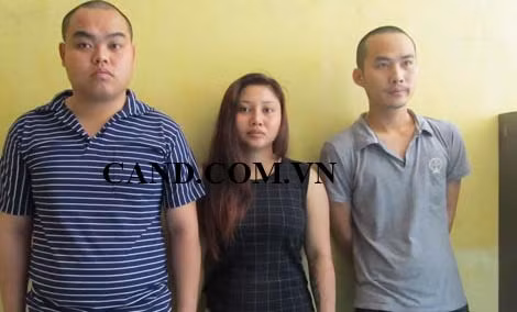 Thành và hai vợ chồng Diện Phương tại cơ quan điều tra.