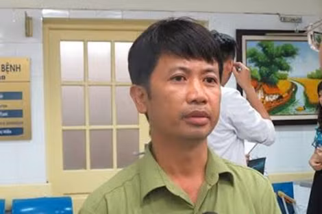 Thân nhân của nạn nhân cho biết về tình hình sức khỏe của bệnh nhân sau phẫu thuật.