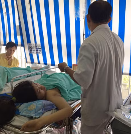 Chị T cùng hai người bạn vẫn đang điều trị tại Bệnh viện Chợ Rẫy.
