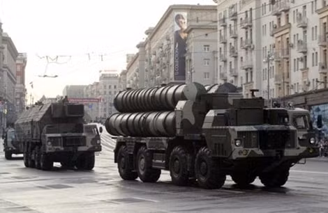 Hệ thống tên lửa phòng không S-300.