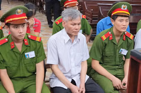 Vũ Quốc Hảo tại phiên tòa. Vũ Quốc Hảo tại phiên tòa.