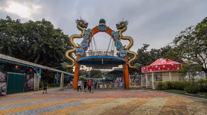 Ngày 16/5, công viên nước Hồ Tây đã mở cửa trở lại phục vụ nhu cầu vui chơi giải trí của người dân trong những ngày hè nóng nực như hiện nay.