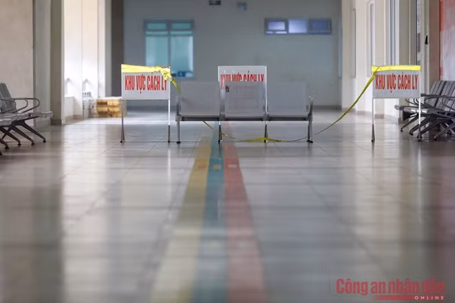 Khu vực cách ly đã được đặt biển báo, chăng dây phản quang...