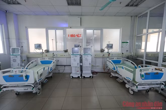 Khoa cấp cứu cũng đã bố trí giường bênh, máy trợ thở... để tiếp nhận các bệnh nhân nặng