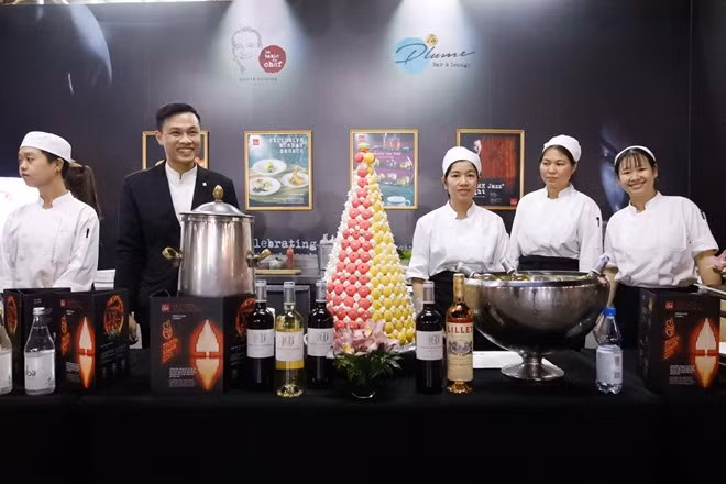 Lễ hội bao gồm 40 gian hàng ẩm thực, tư vấn du lịch Pháp
