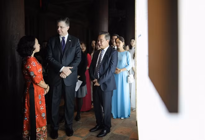 Tới thăm triển lãm Chu Văn An trong Văn Miếu.
