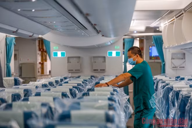 Đối với các y bác sĩ và phi hành đoàn tham gia chuyến bay này thì đây là một chuyến bay đặc biệt, mọi người đều xác định tinh thần trách nhiệm vô cùng nặng nề nhưng cũng là vinh dự cao cả khi được đón đồng bào về nước.