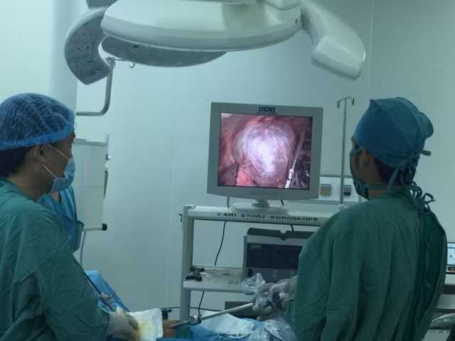Cứu sống bệnh nhân mắc bệnh hiếm kén khí phổi nguy kịch ảnh 2
