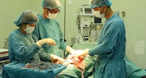 Phẫu thuật thành công trường hợp u nang buồng trứng có kích thước khổng lồ